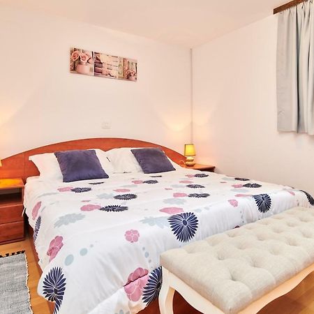 Apartamento App Sverko Vilanija Exterior foto