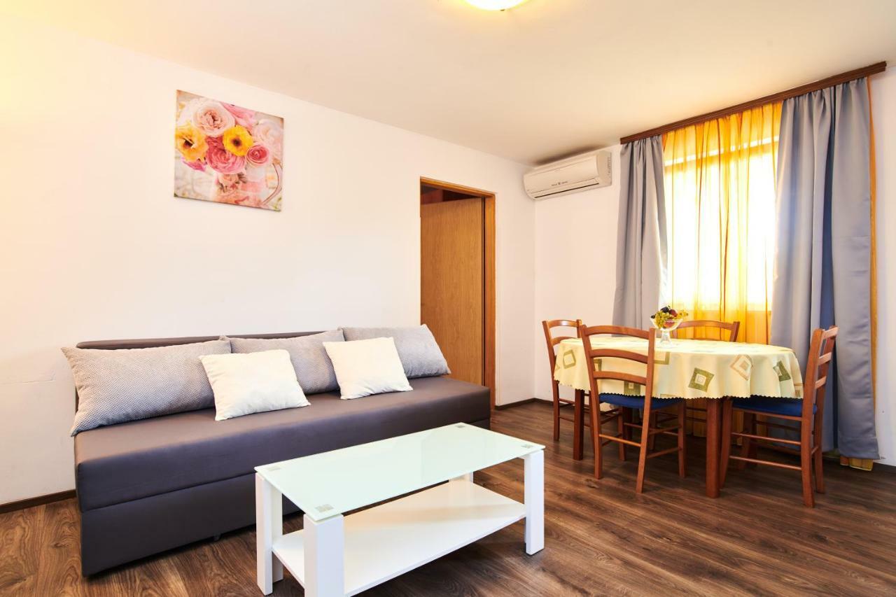 Apartamento App Sverko Vilanija Exterior foto